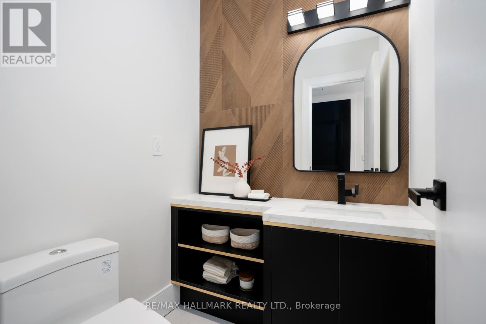 15 Cruikshank Avenue, Toronto, ON - Indoor Photo Showing Bathroom