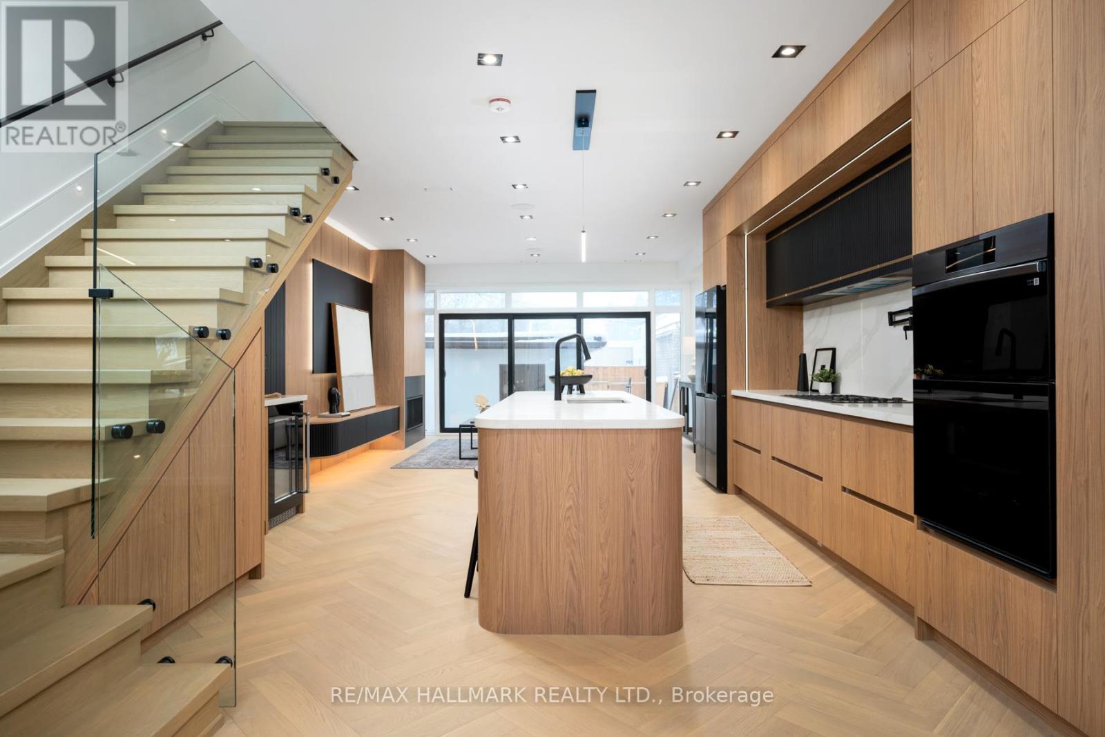 15 Cruikshank Avenue, Toronto, ON - Indoor Photo Showing Kitchen