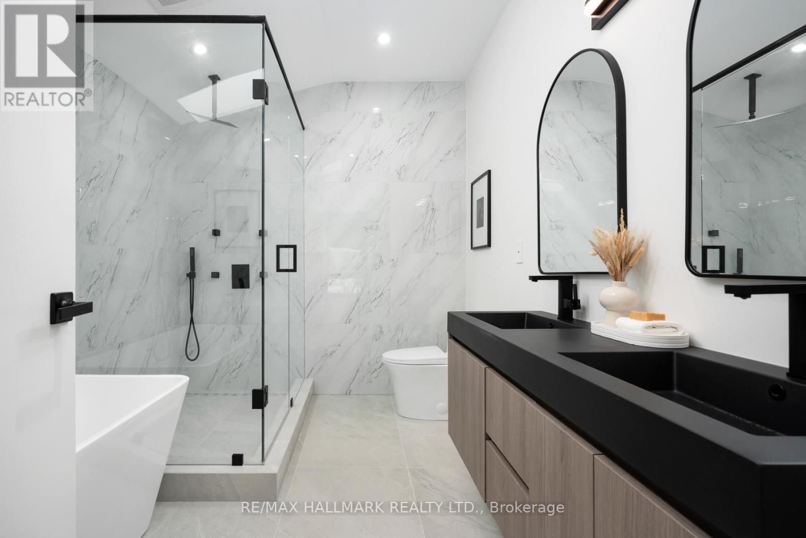 15 Cruikshank Avenue, Toronto, ON - Indoor Photo Showing Bathroom