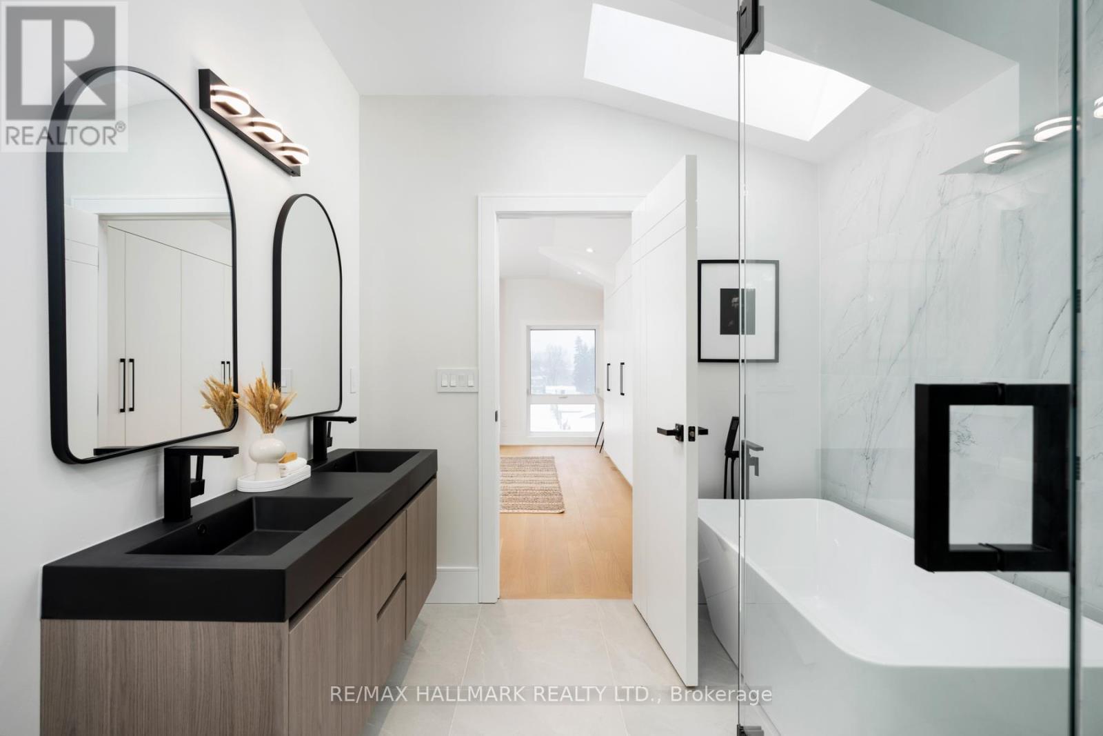 15 Cruikshank Avenue, Toronto, ON - Indoor Photo Showing Bathroom