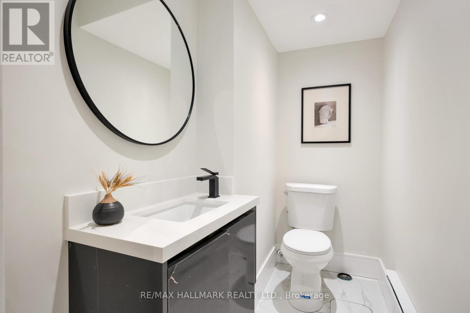 15 Cruikshank Avenue, Toronto, ON - Indoor Photo Showing Bathroom