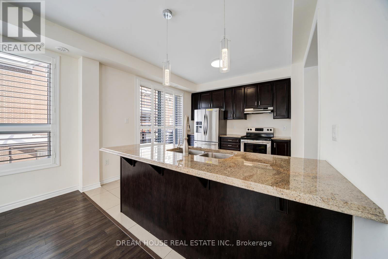 41 - 350 Arthur Bonner Avenue, Markham, ON - Indoor Photo Showing Kitchen With Double Sink With Upgraded Kitchen