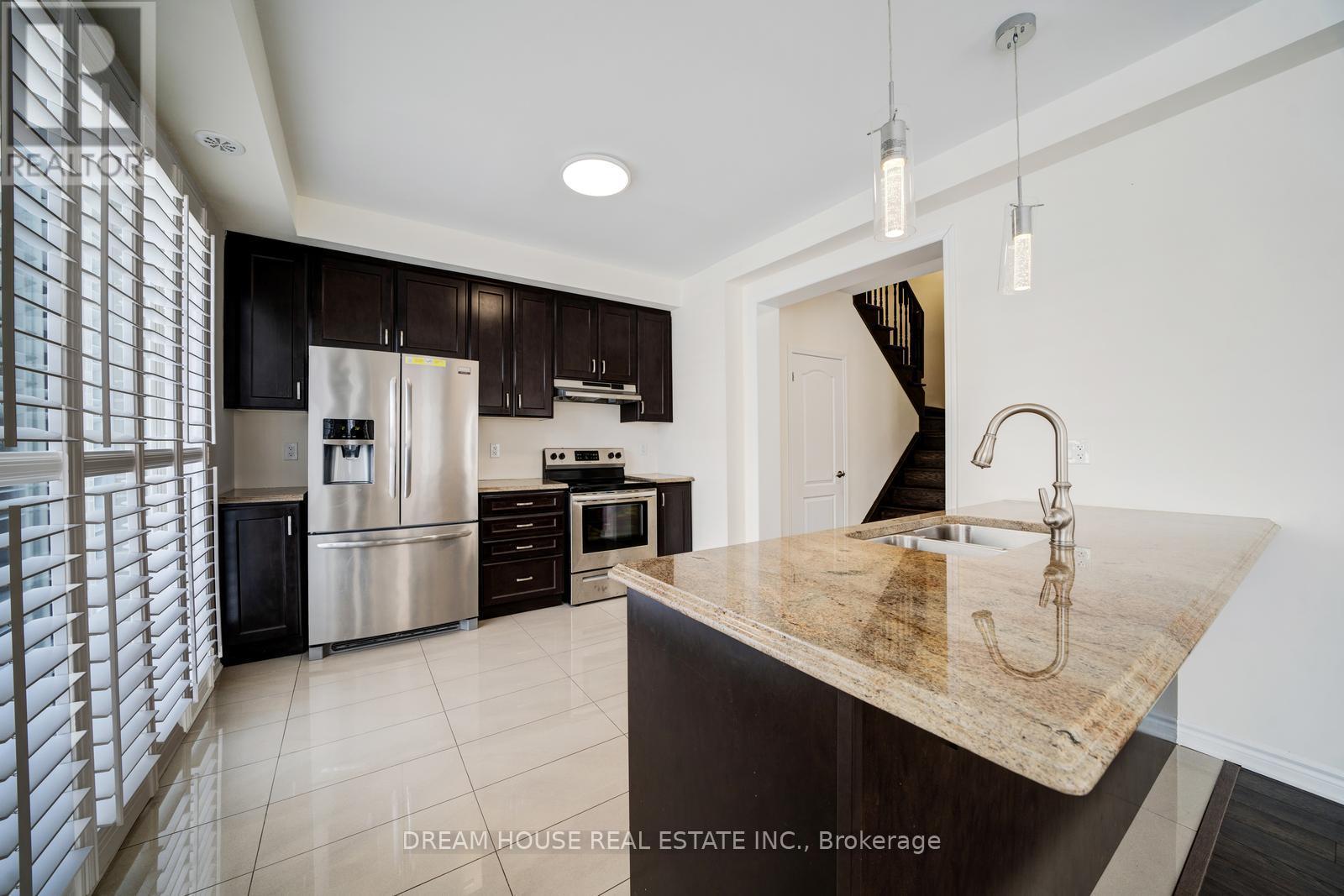41 - 350 Arthur Bonner Avenue, Markham, ON - Indoor Photo Showing Kitchen With Stainless Steel Kitchen With Double Sink