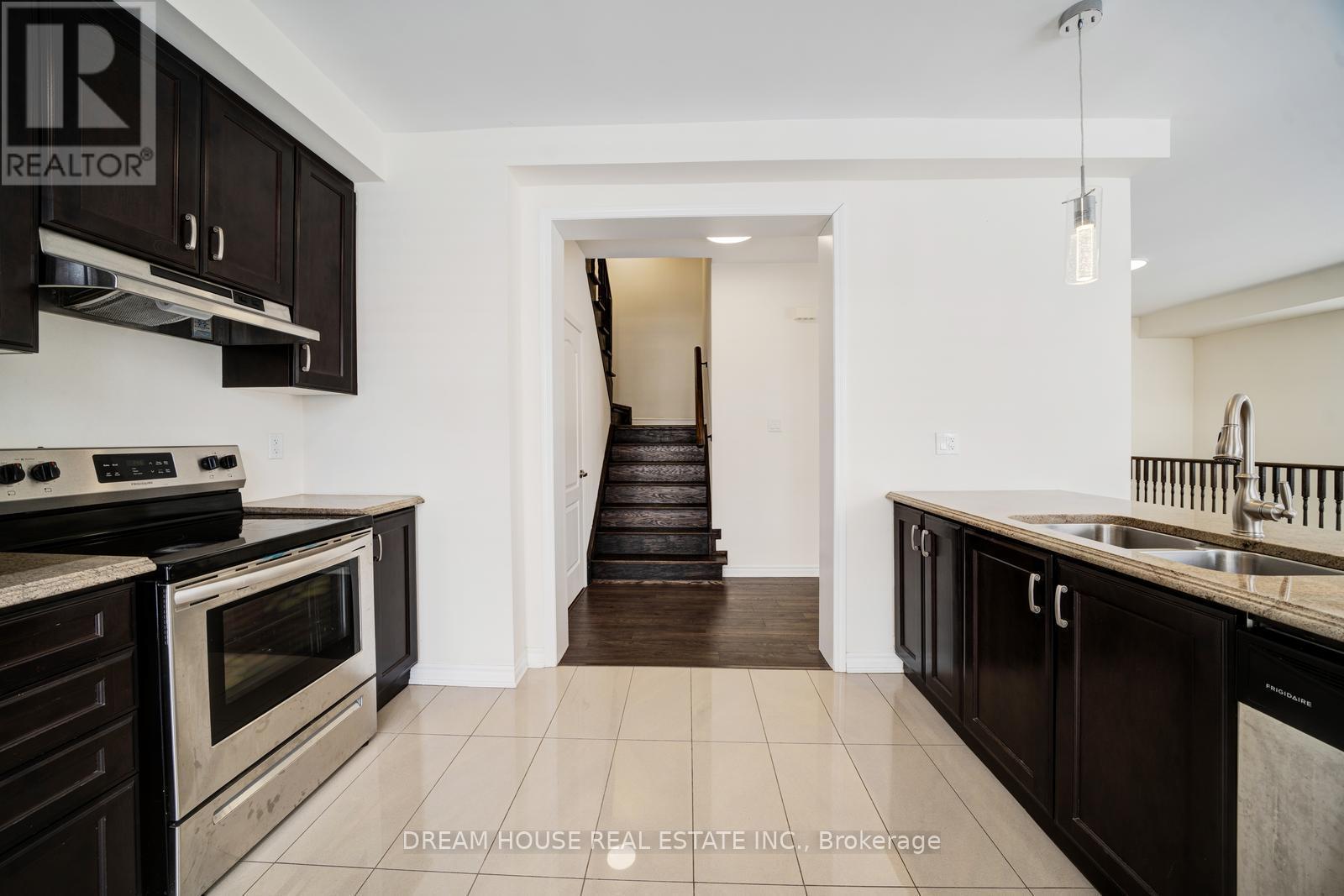 41 - 350 Arthur Bonner Avenue, Markham, ON - Indoor Photo Showing Kitchen With Stainless Steel Kitchen With Double Sink