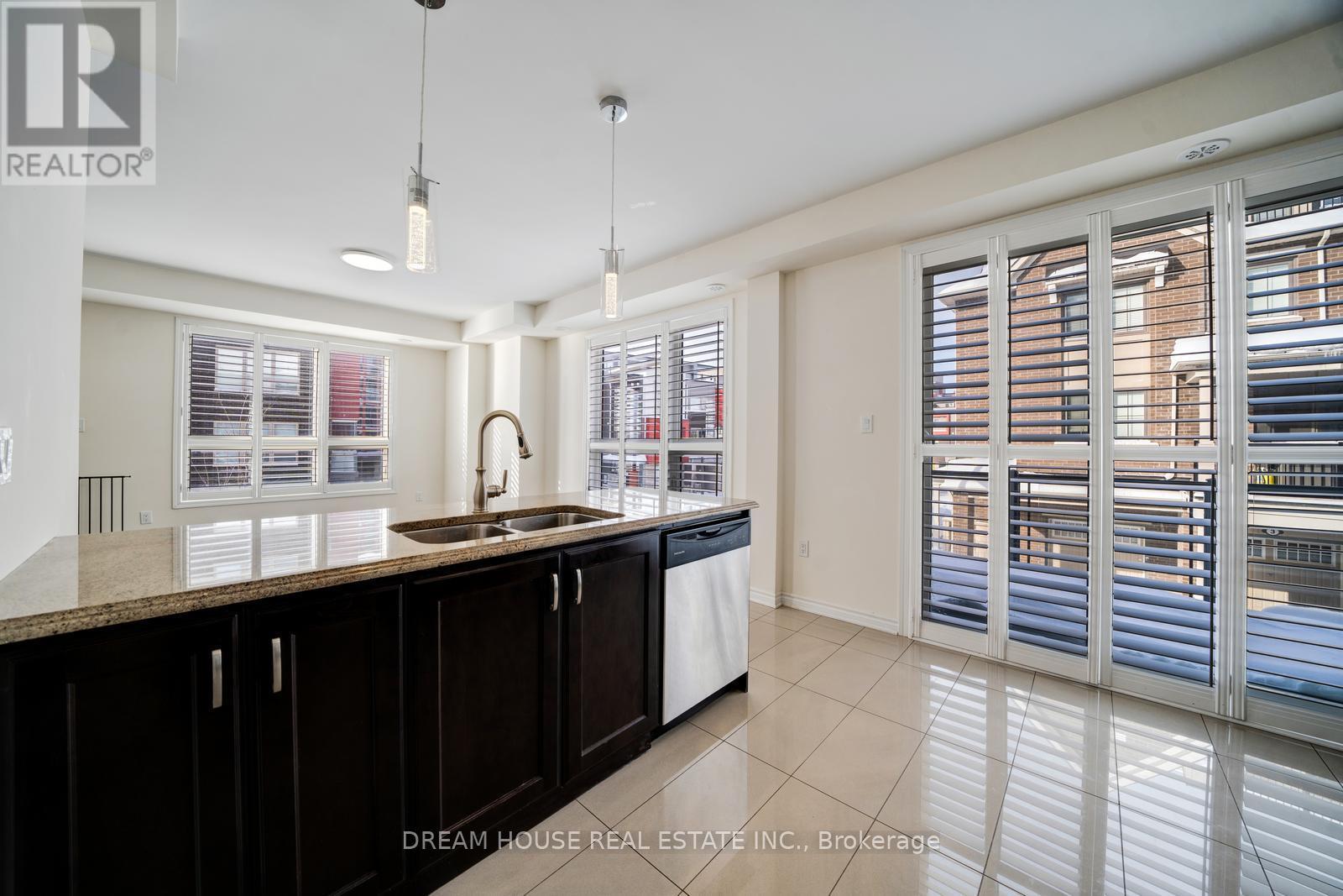 41 - 350 Arthur Bonner Avenue, Markham, ON - Indoor Photo Showing Kitchen With Double Sink