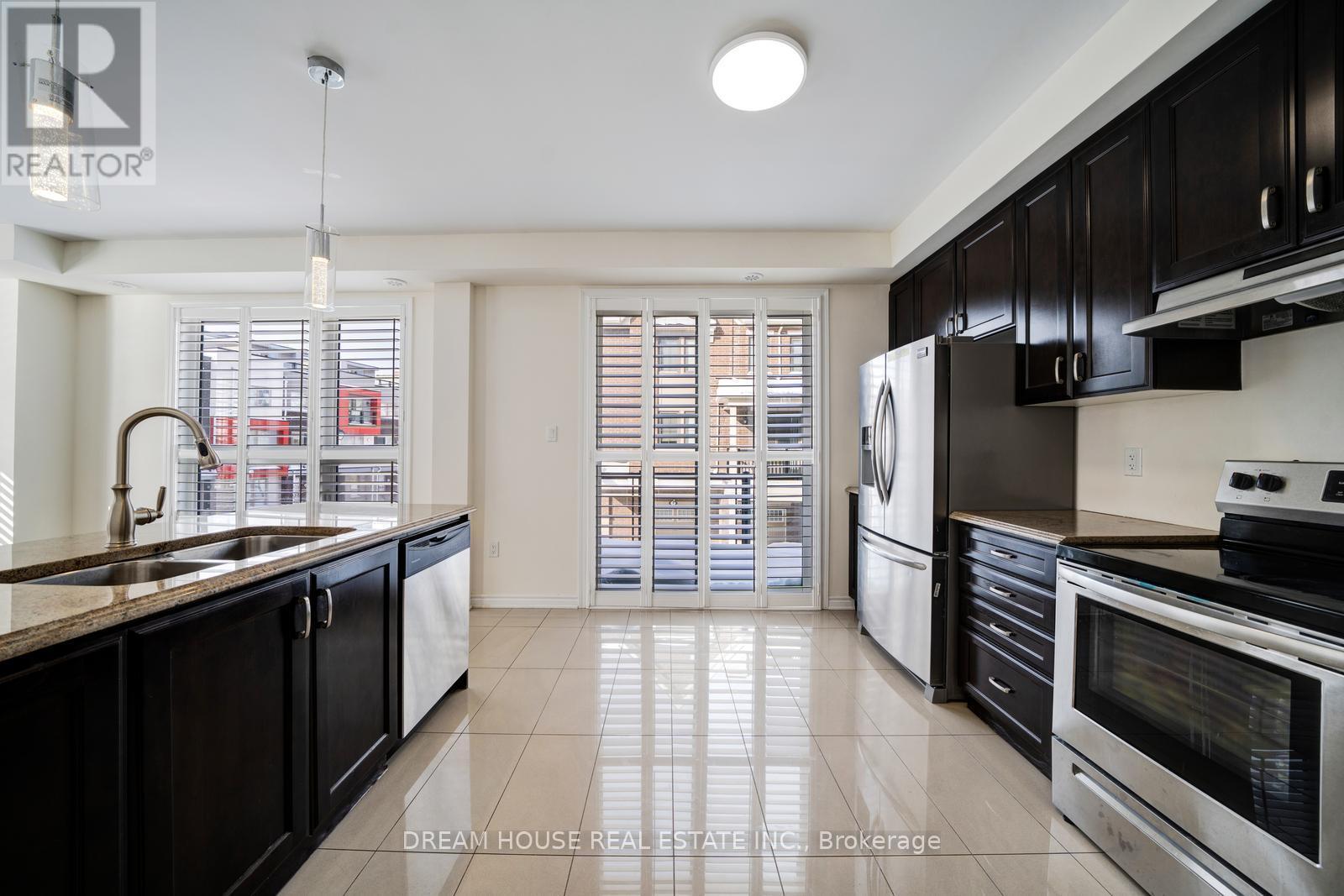 41 - 350 Arthur Bonner Avenue, Markham, ON - Indoor Photo Showing Kitchen With Stainless Steel Kitchen With Double Sink