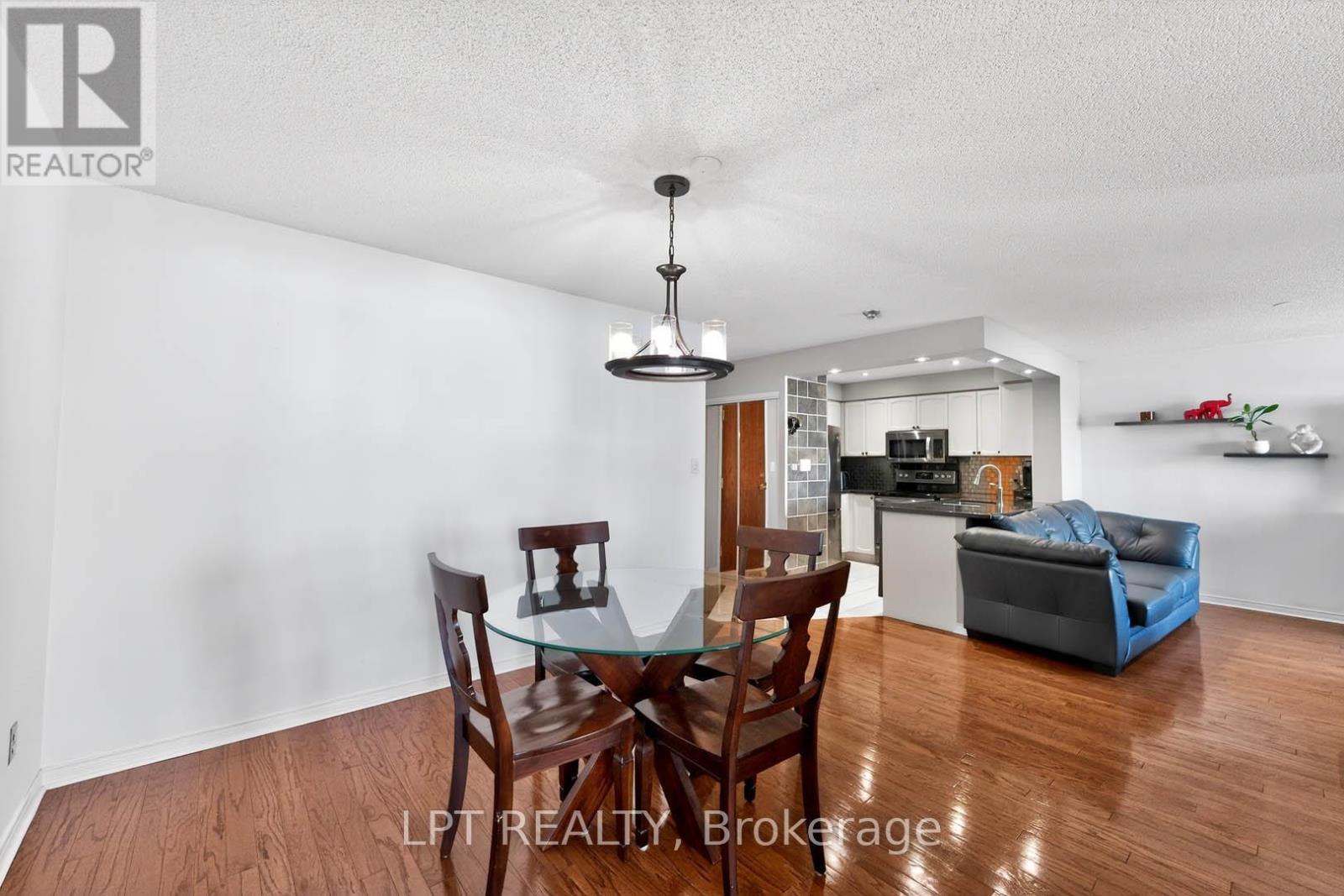 Ph06 - 51 Baffin Court, Richmond Hill, ON - Indoor
