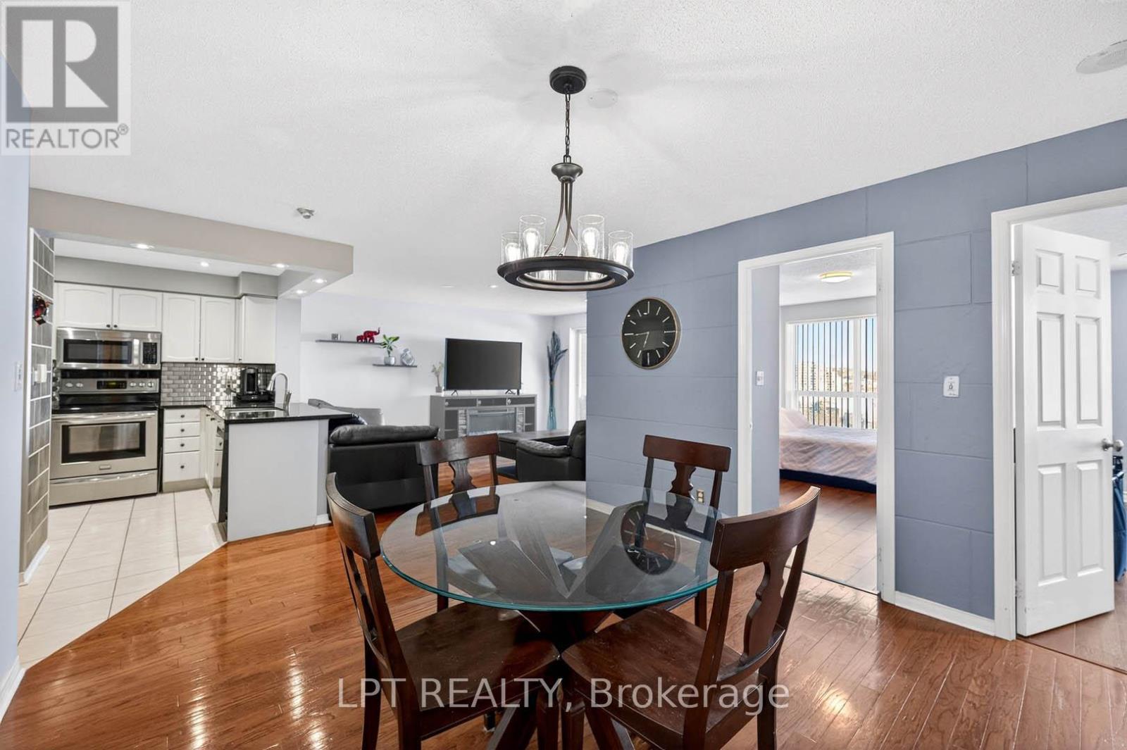 Ph06 - 51 Baffin Court, Richmond Hill, ON - Indoor