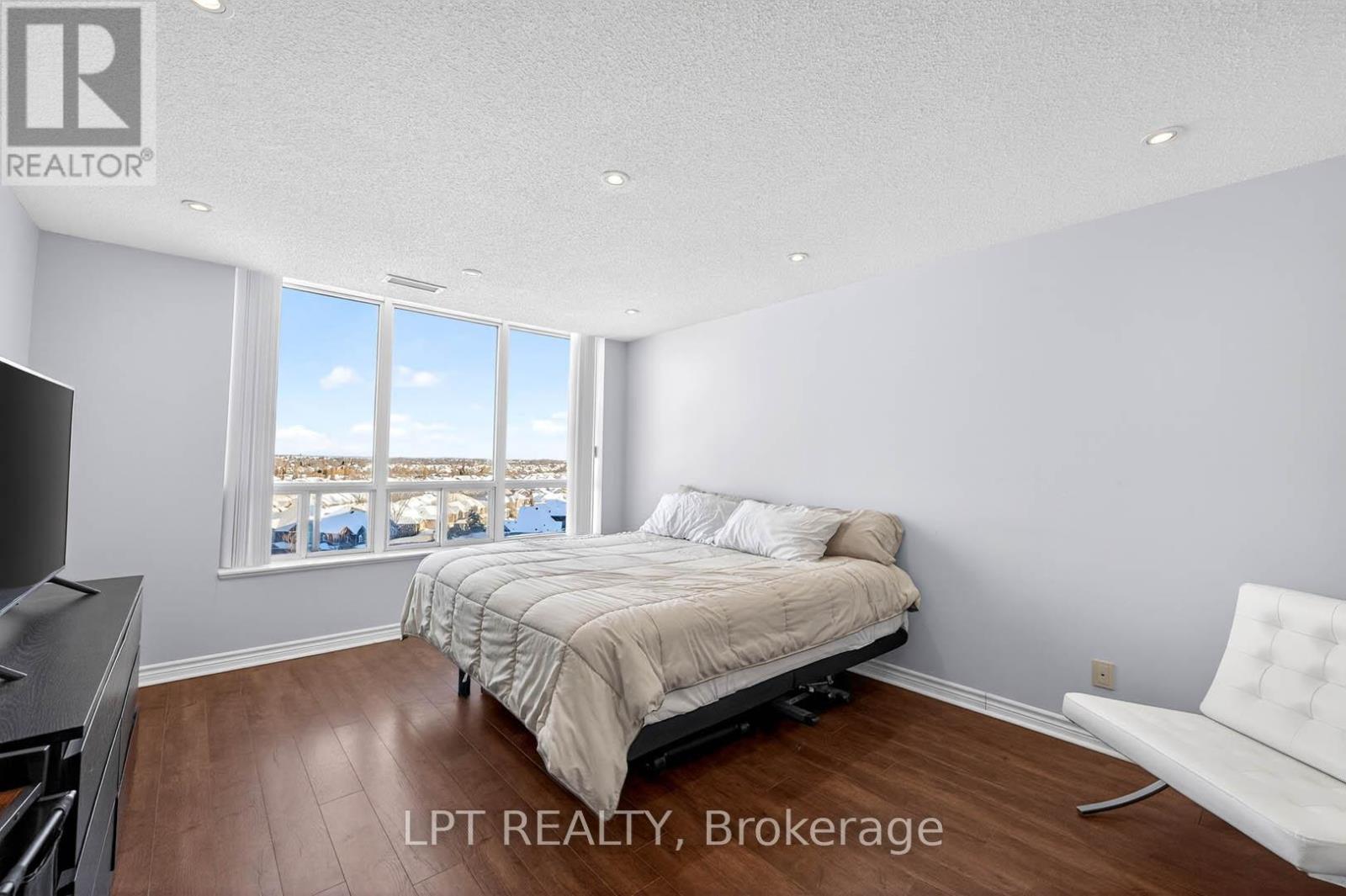 Ph06 - 51 Baffin Court, Richmond Hill, ON - Indoor Photo Showing Bedroom