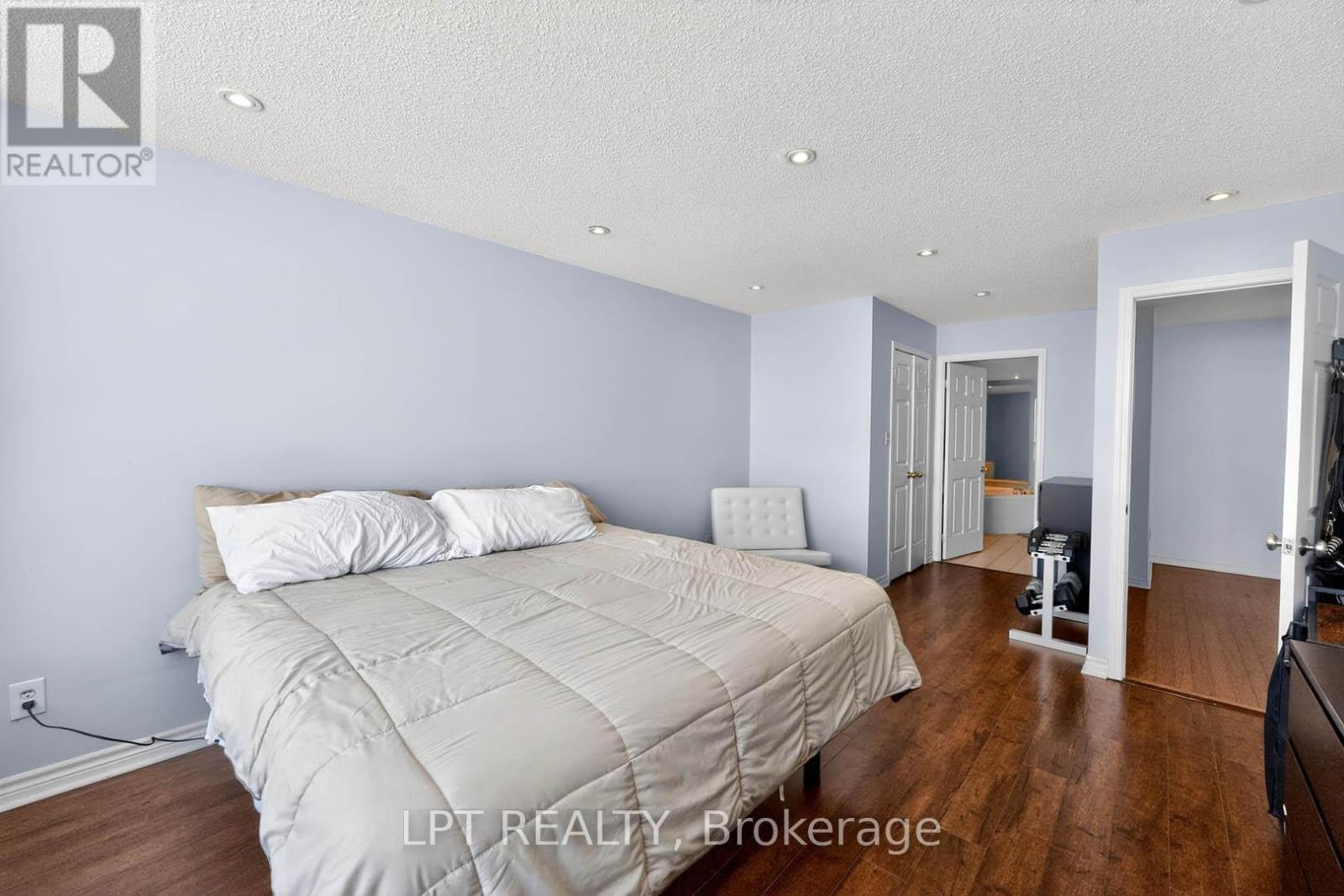 Ph06 - 51 Baffin Court, Richmond Hill, ON - Indoor Photo Showing Bedroom