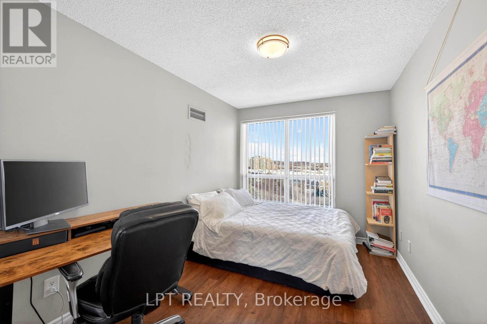 Ph06 - 51 Baffin Court, Richmond Hill, ON - Indoor Photo Showing Bedroom