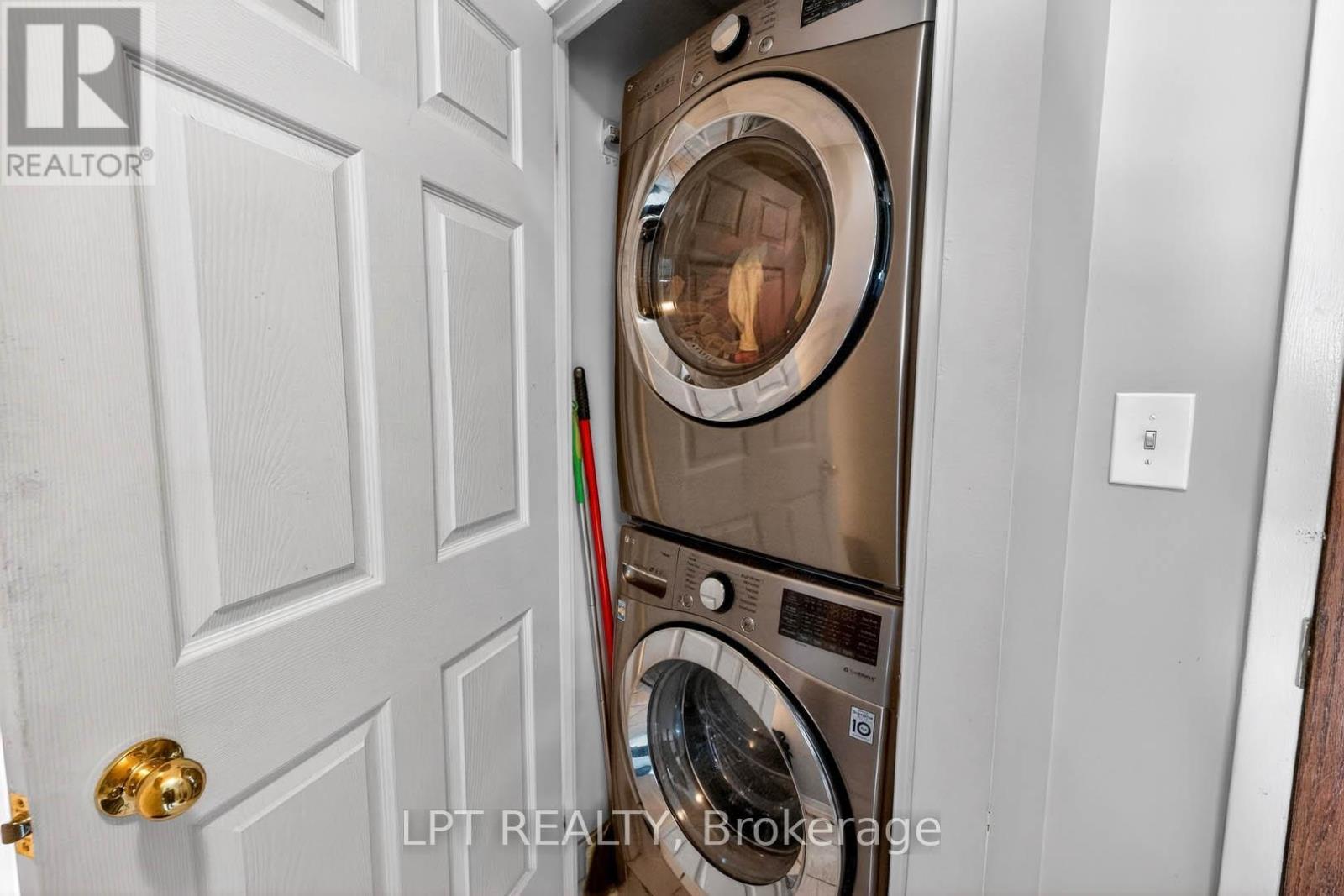 Ph06 - 51 Baffin Court, Richmond Hill, ON - Indoor Photo Showing Laundry Room