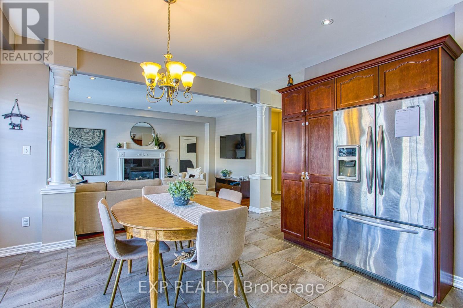52 Biggs Avenue, Hamilton, ON - Indoor Photo Showing Dining Room