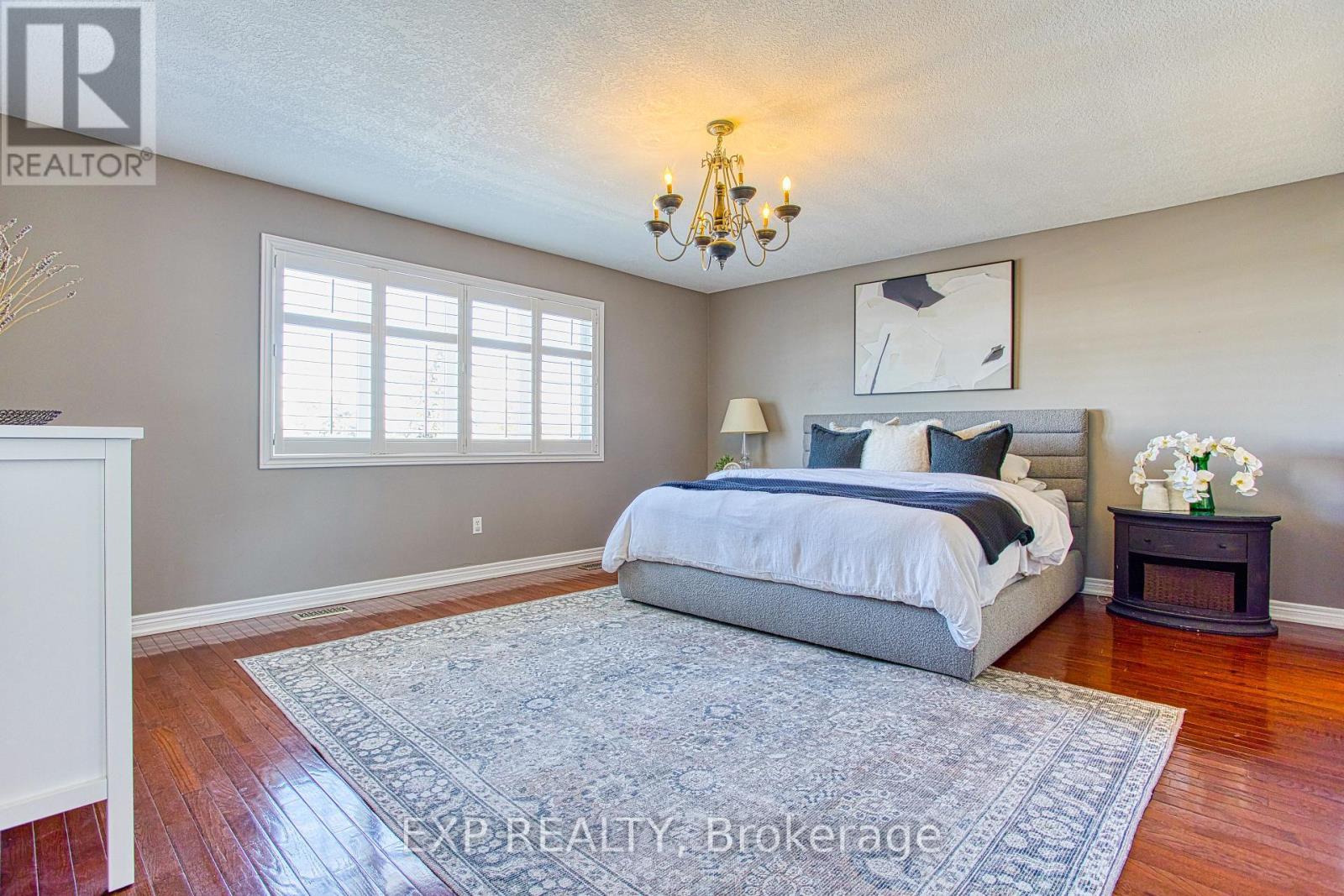 52 Biggs Avenue, Hamilton, ON - Indoor Photo Showing Bedroom