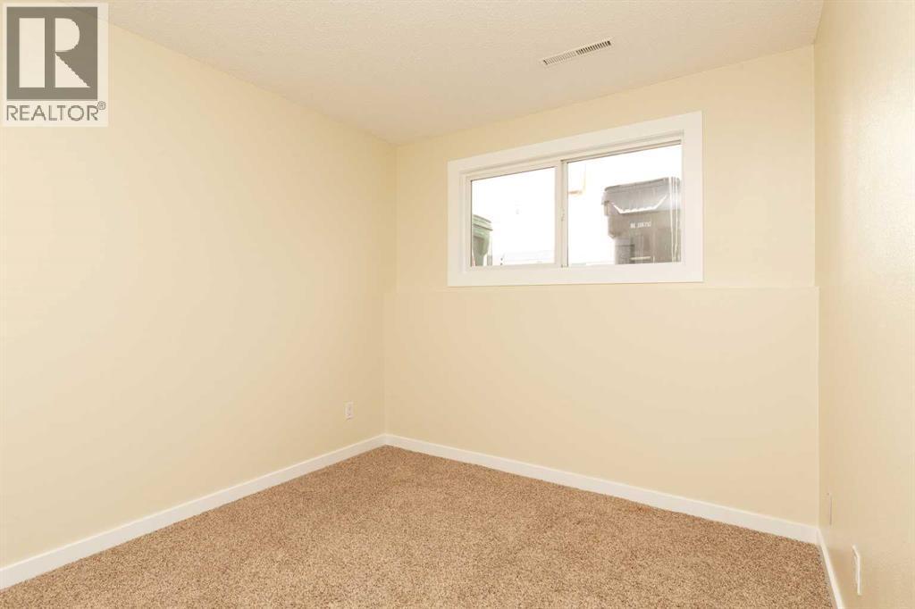 3, 2402 23 Street N, Lethbridge, AB - Indoor Photo Showing Other Room