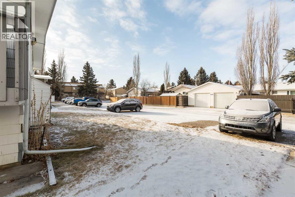 3, 2402 23 Street N, Lethbridge, AB - Outdoor