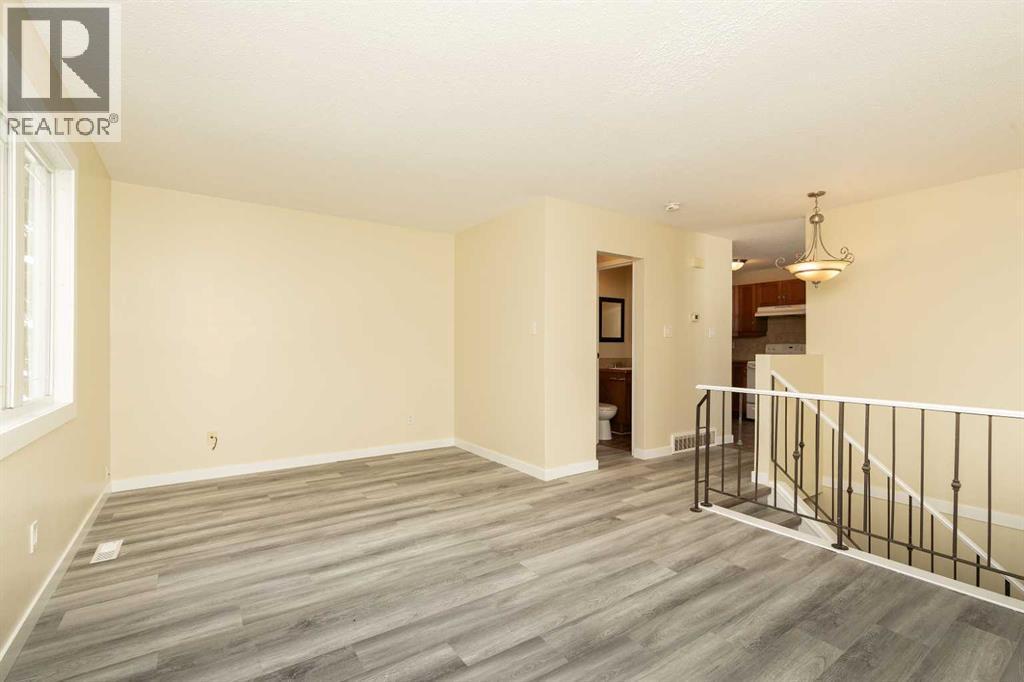 3, 2402 23 Street N, Lethbridge, AB - Indoor Photo Showing Other Room