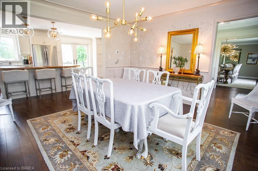 92 Highland Drive, Brantford, ON - Indoor Photo Showing Dining Room