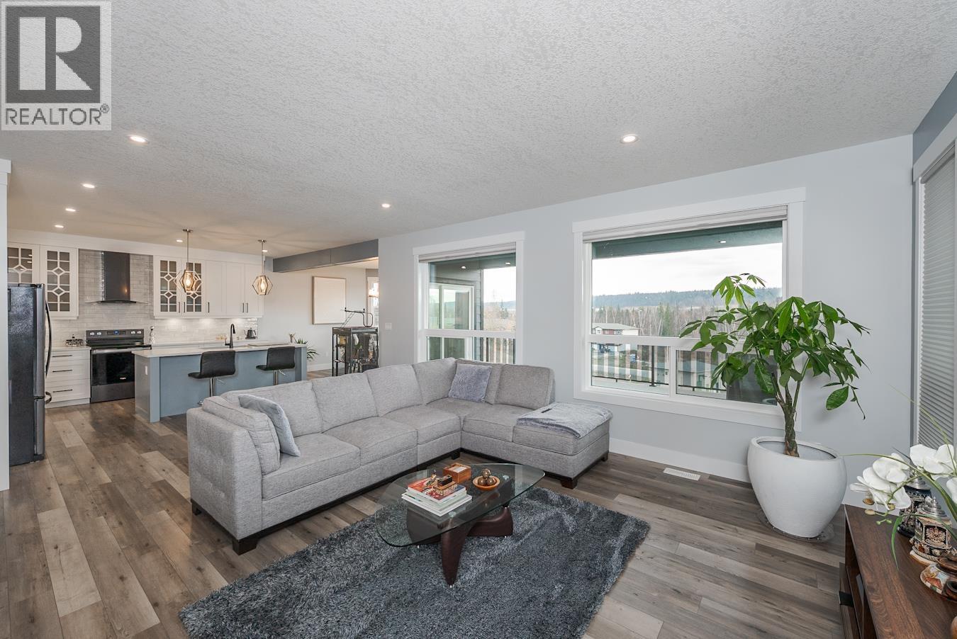7204 Foxridge Drive, Prince George, BC - Indoor Photo Showing Living Room