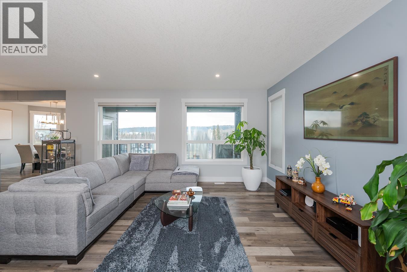 7204 Foxridge Drive, Prince George, BC - Indoor Photo Showing Living Room