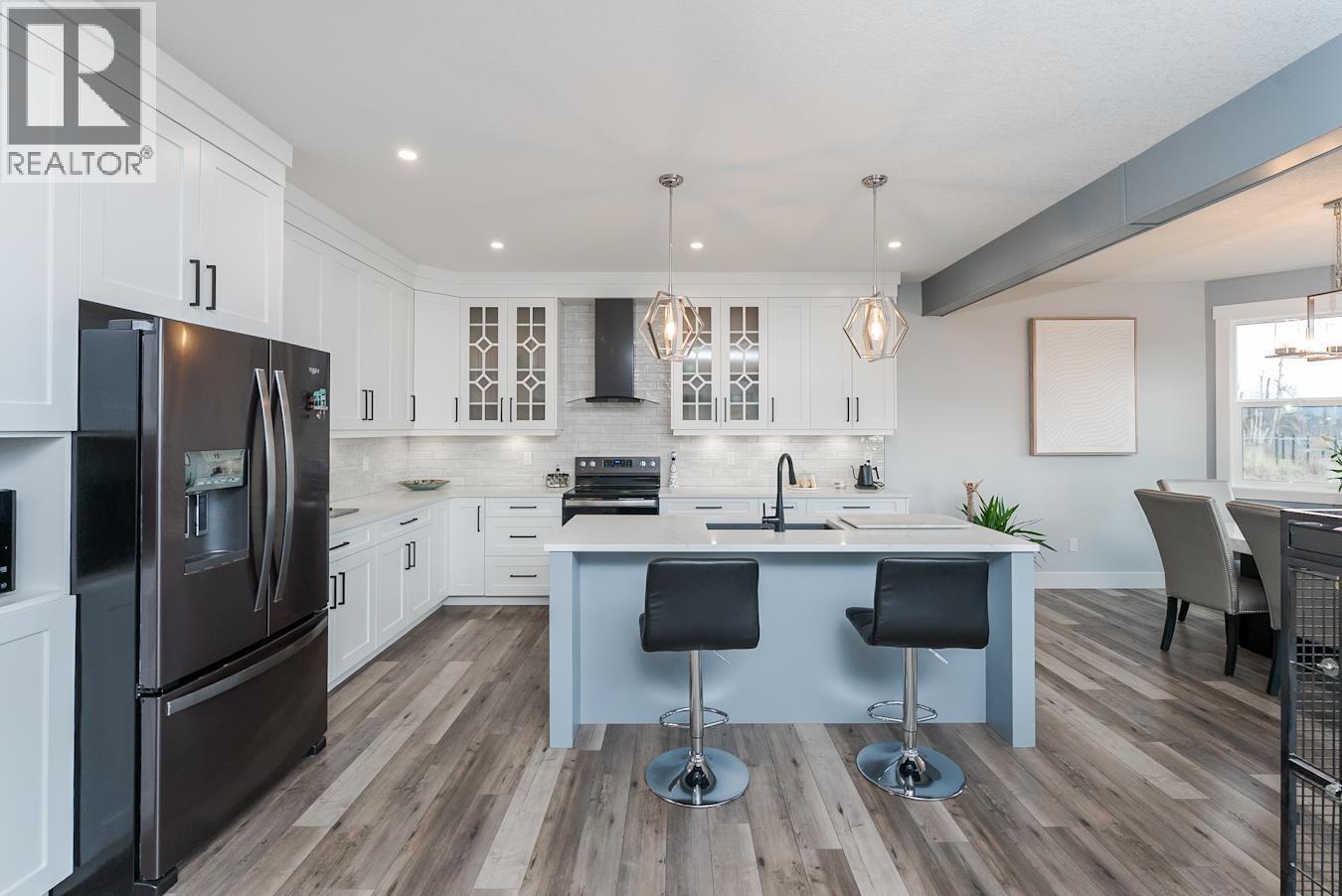 7204 Foxridge Drive, Prince George, BC - Indoor Photo Showing Kitchen With Upgraded Kitchen