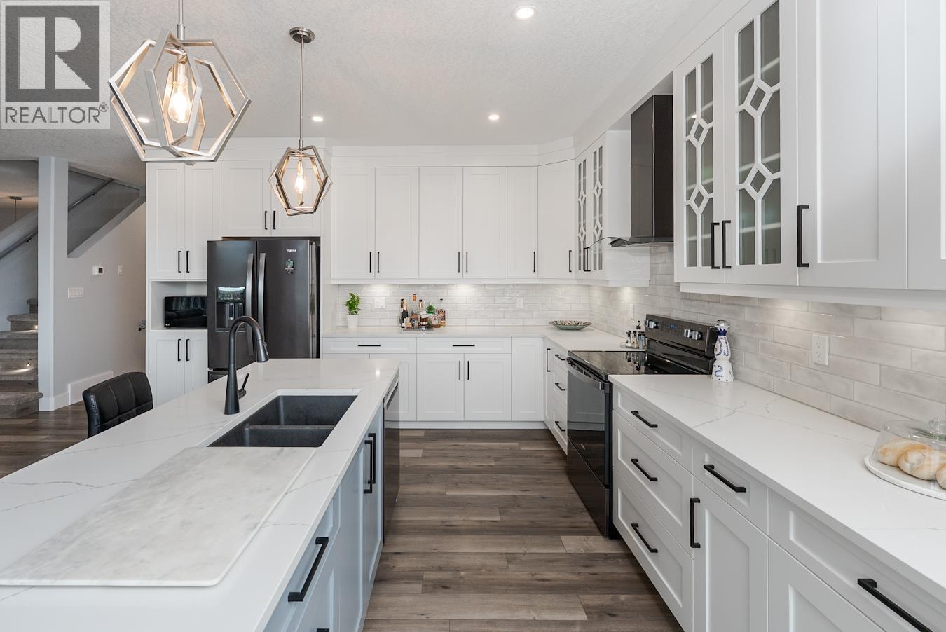 7204 Foxridge Drive, Prince George, BC - Indoor Photo Showing Kitchen With Double Sink With Upgraded Kitchen