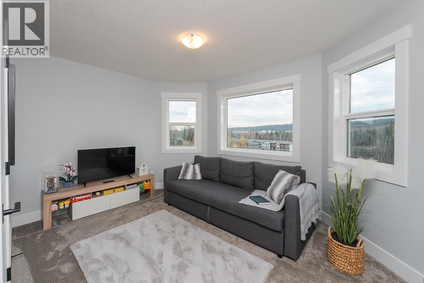 7204 Foxridge Drive, Prince George, BC - Indoor Photo Showing Living Room