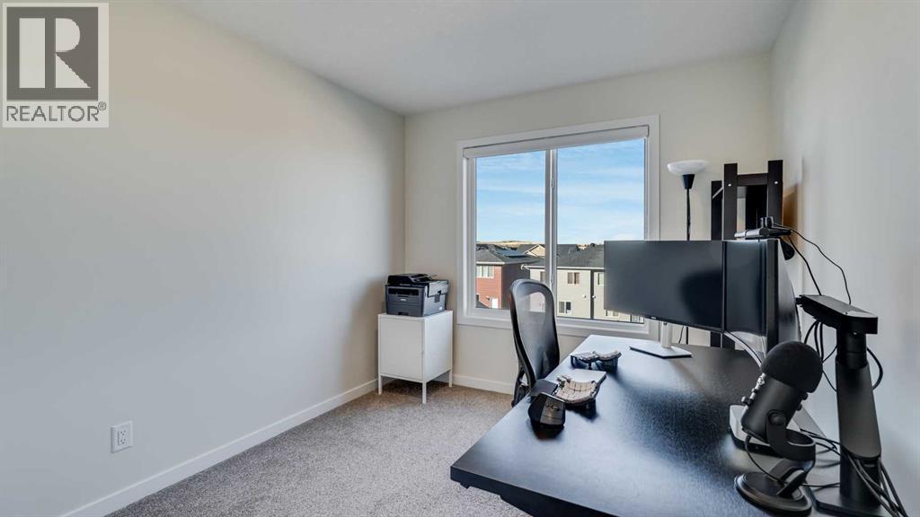18 Amblehurst Path Nw, Calgary, AB - Indoor Photo Showing Office