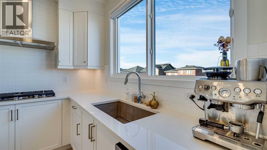 18 Amblehurst Path Nw, Calgary, AB - Indoor Photo Showing Kitchen With Upgraded Kitchen