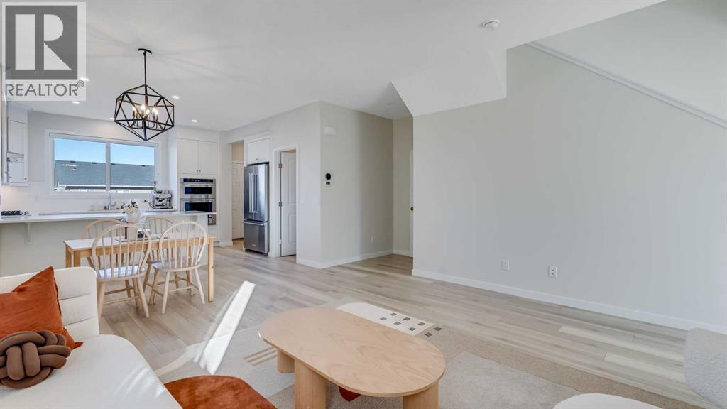 18 Amblehurst Path Nw, Calgary, AB - Indoor Photo Showing Dining Room