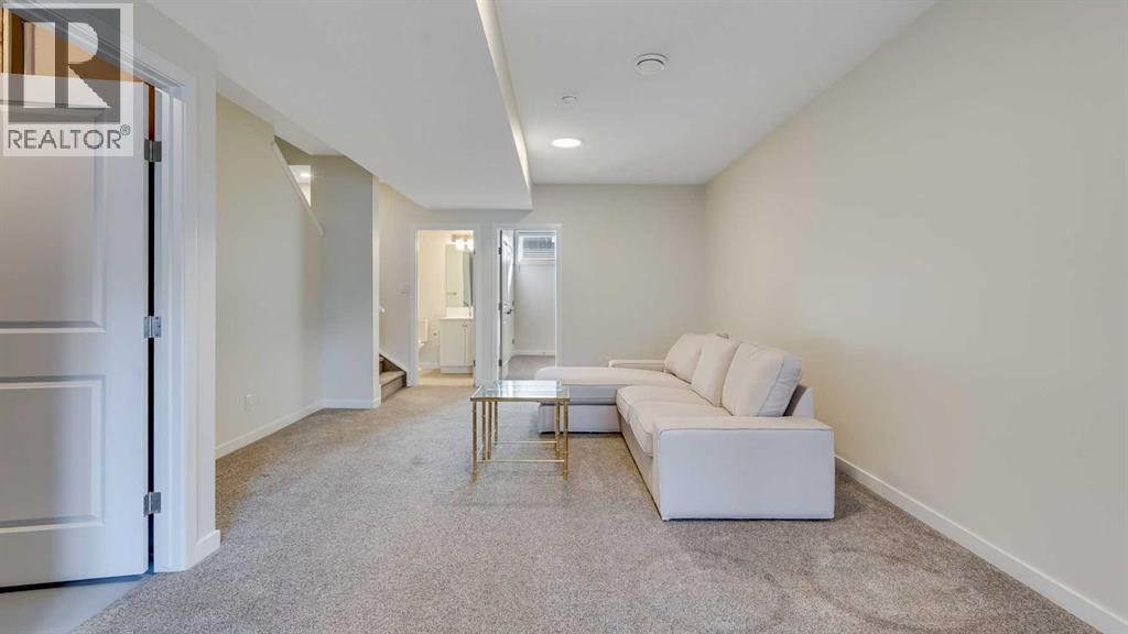 18 Amblehurst Path Nw, Calgary, AB - Indoor Photo Showing Other Room