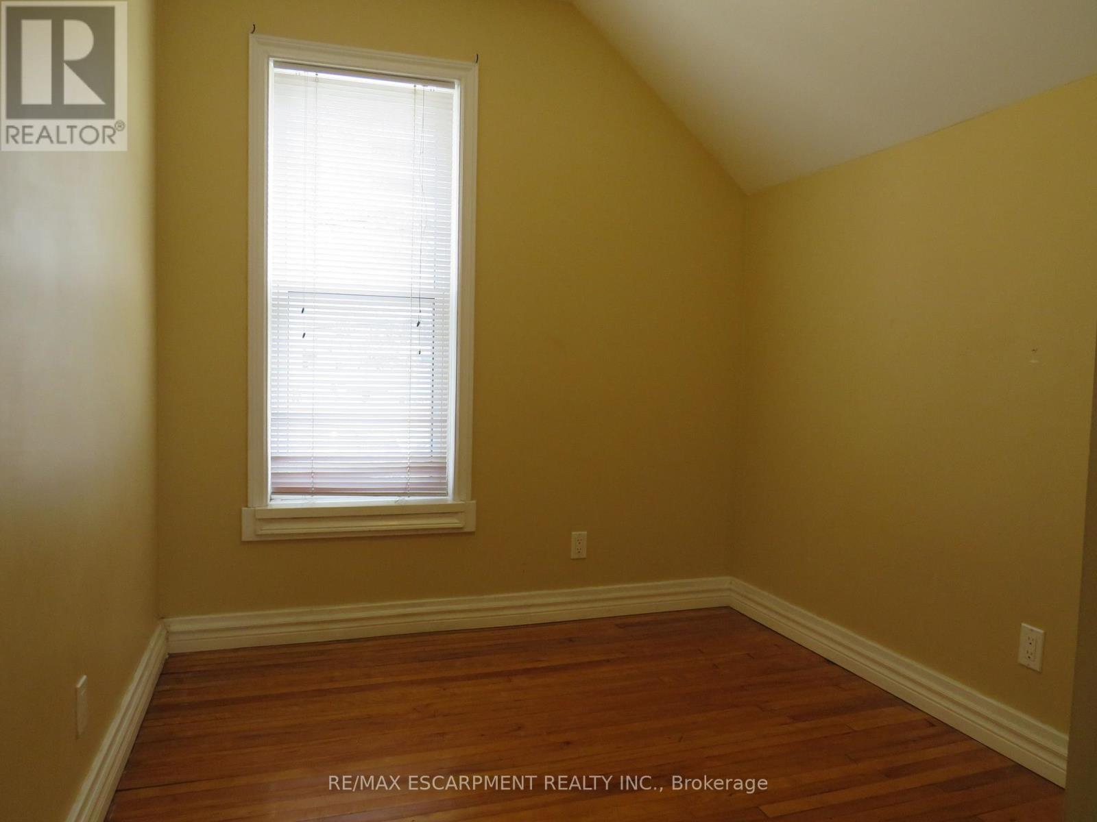 29 Oxford Street, Hamilton, ON - Indoor Photo Showing Other Room