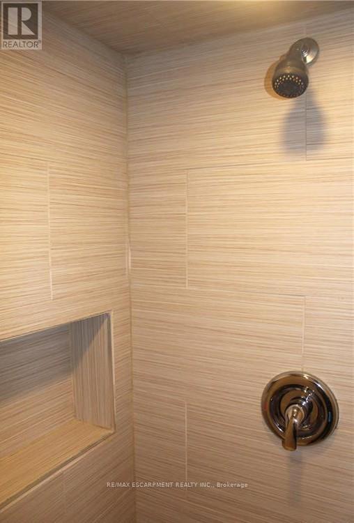 29 Oxford Street, Hamilton, ON - Indoor Photo Showing Other Room