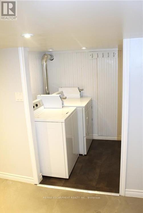 29 Oxford Street, Hamilton, ON - Indoor Photo Showing Laundry Room
