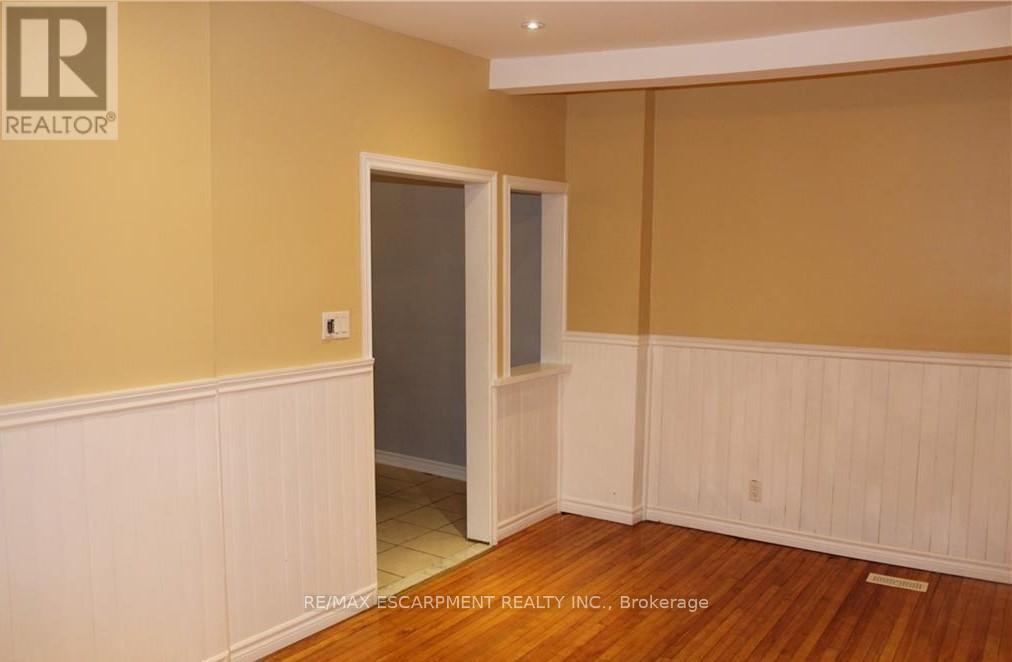 29 Oxford Street, Hamilton, ON - Indoor Photo Showing Other Room