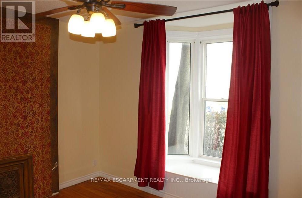 29 Oxford Street, Hamilton, ON - Indoor Photo Showing Other Room