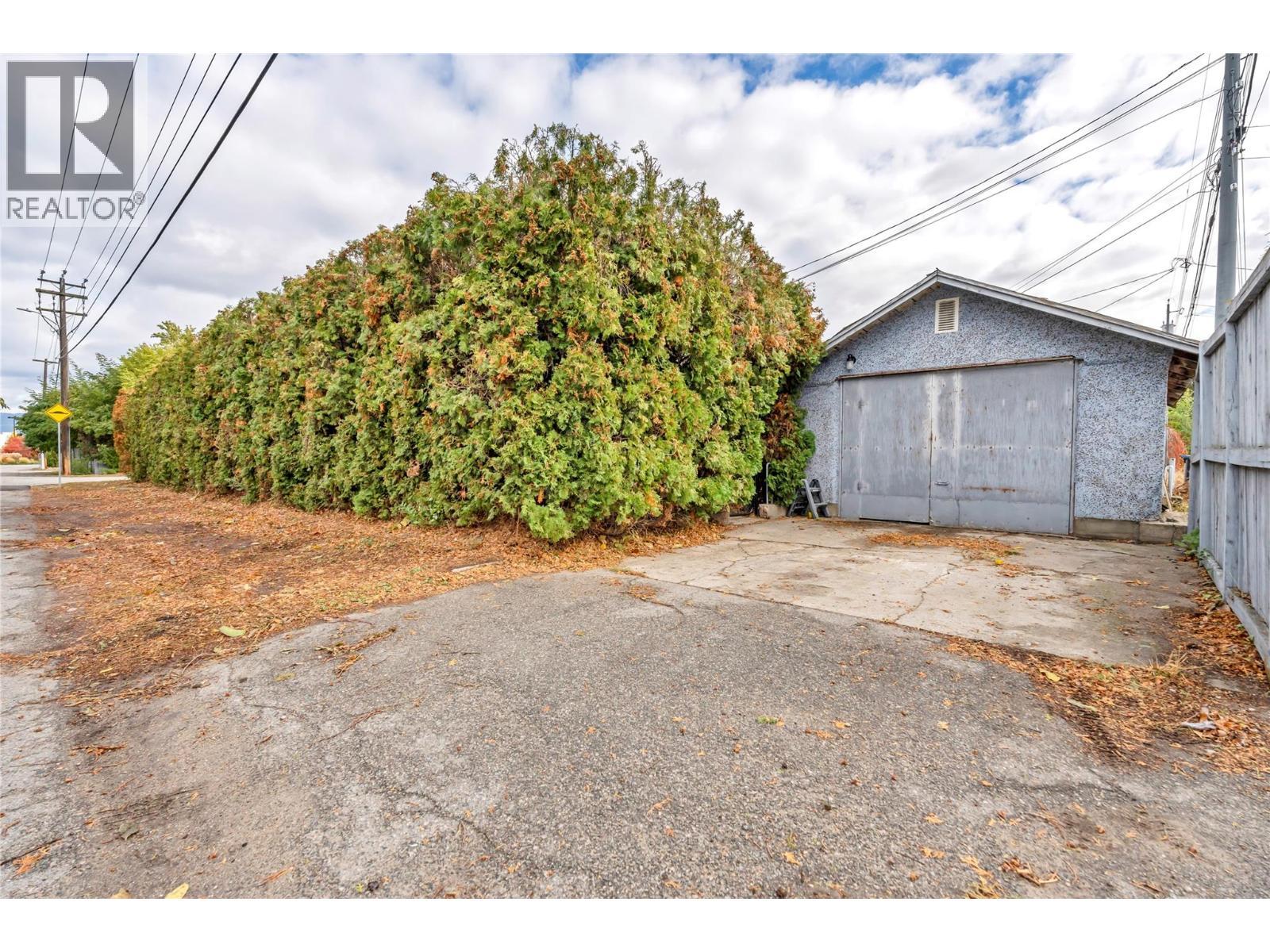 796 Chase Avenue, Penticton, BC - Outdoor