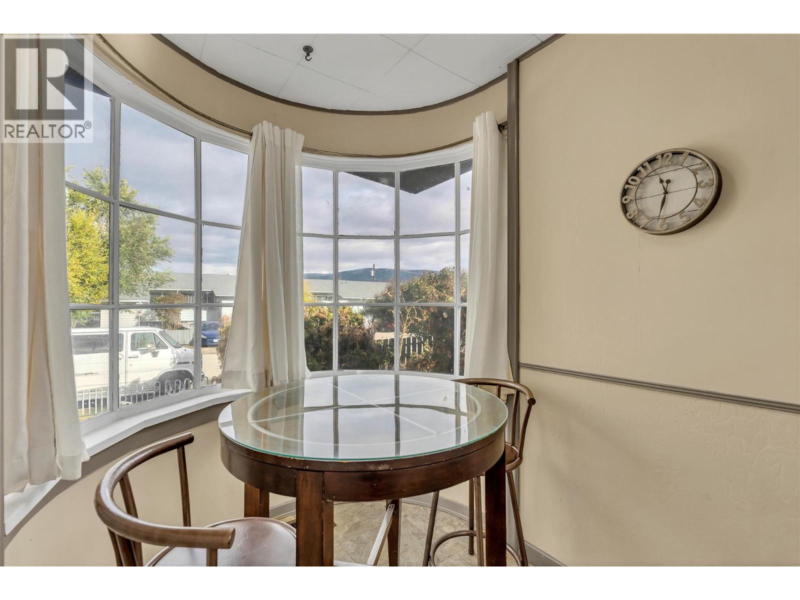 796 Chase Avenue, Penticton, BC - Indoor Photo Showing Dining Room