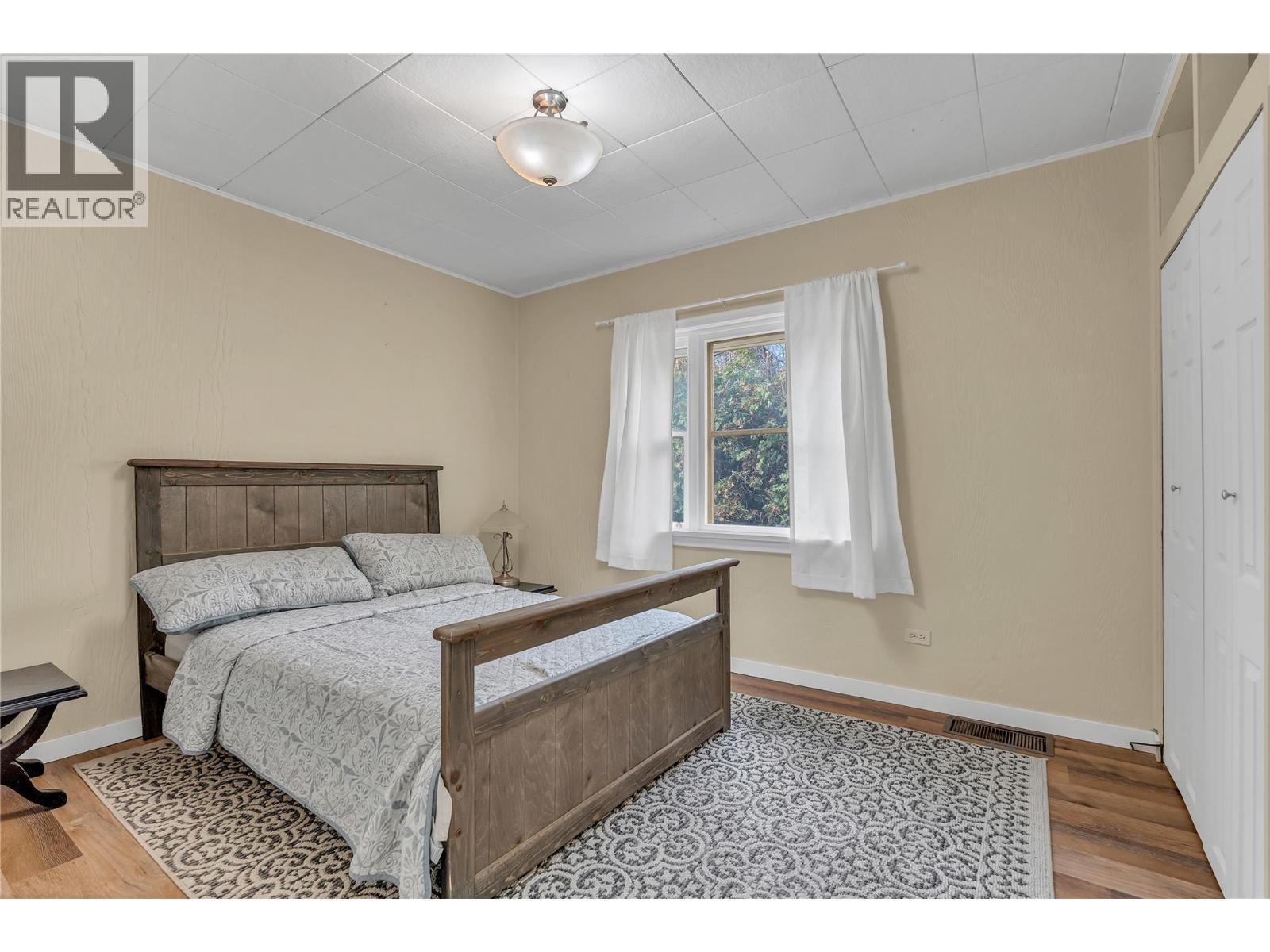 Primary Bedroom - 796 Chase Avenue, Penticton, BC - Indoor Photo Showing Bedroom