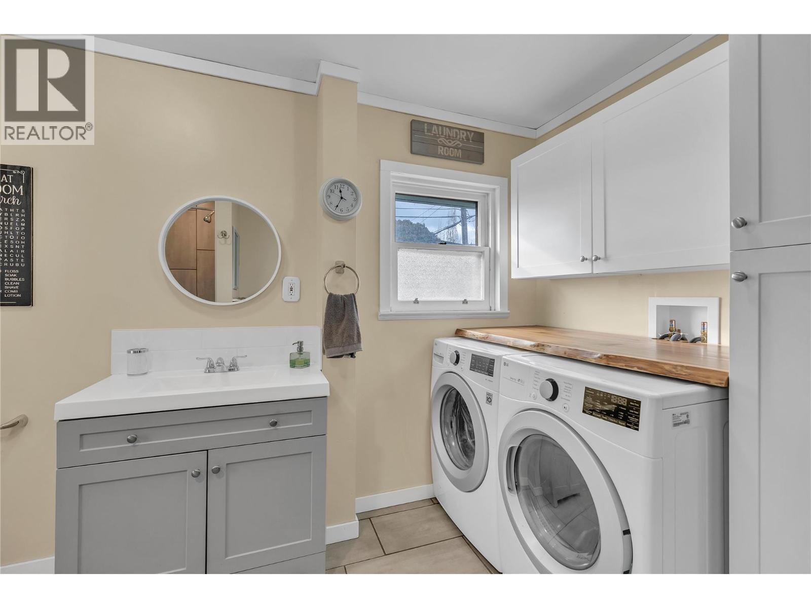 796 Chase Avenue, Penticton, BC - Indoor Photo Showing Laundry Room