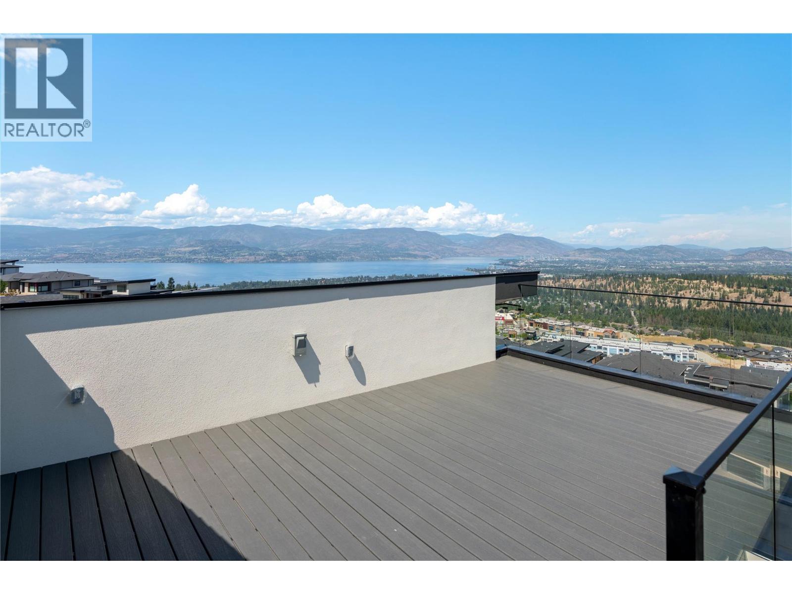 1016 Emslie Street, Kelowna, BC - Outdoor With Body Of Water With View