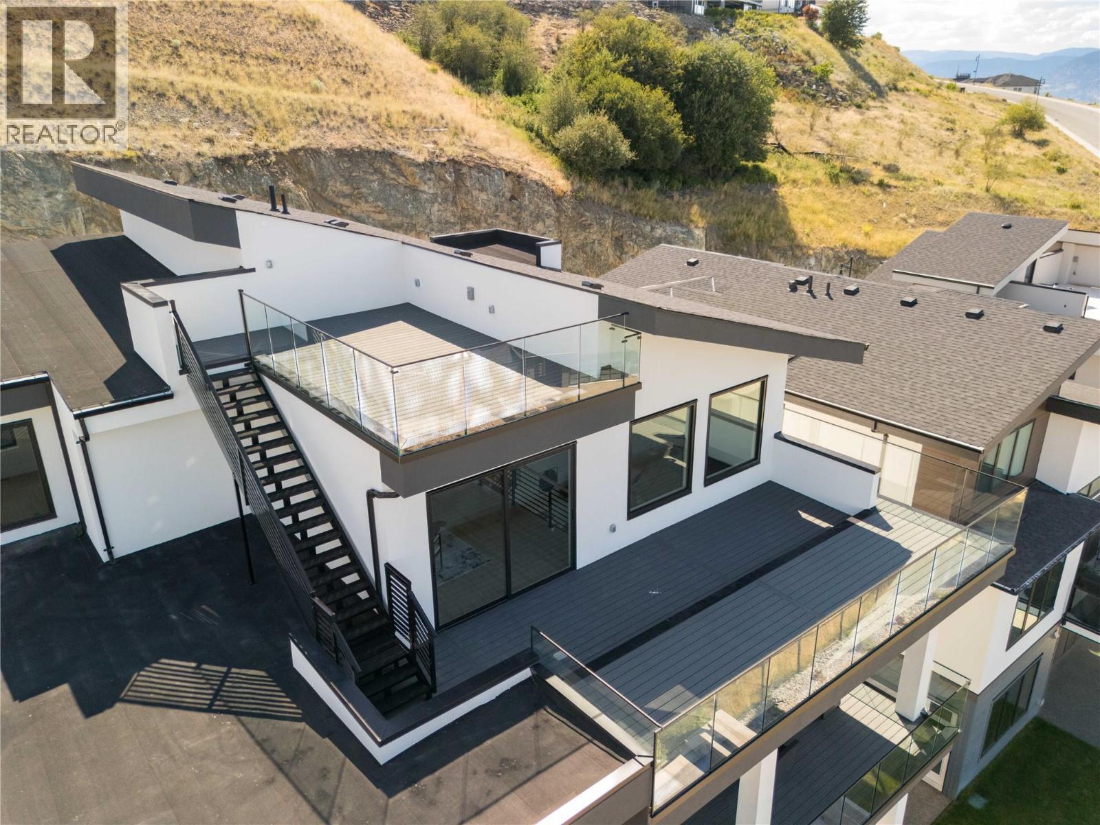 1016 Emslie Street, Kelowna, BC - Outdoor With Deck Patio Veranda