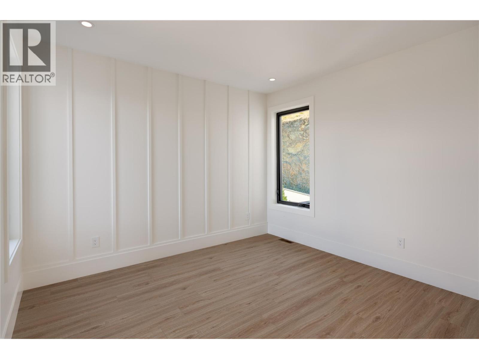 1016 Emslie Street, Kelowna, BC - Indoor Photo Showing Other Room