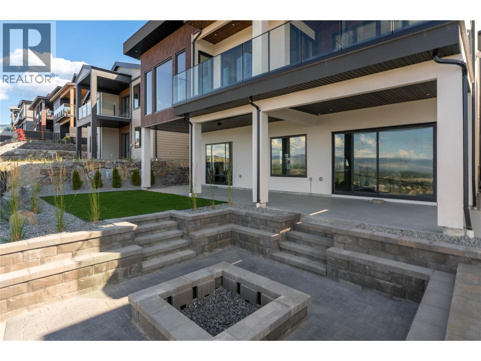 1016 Emslie Street, Kelowna, BC - Outdoor With Deck Patio Veranda
