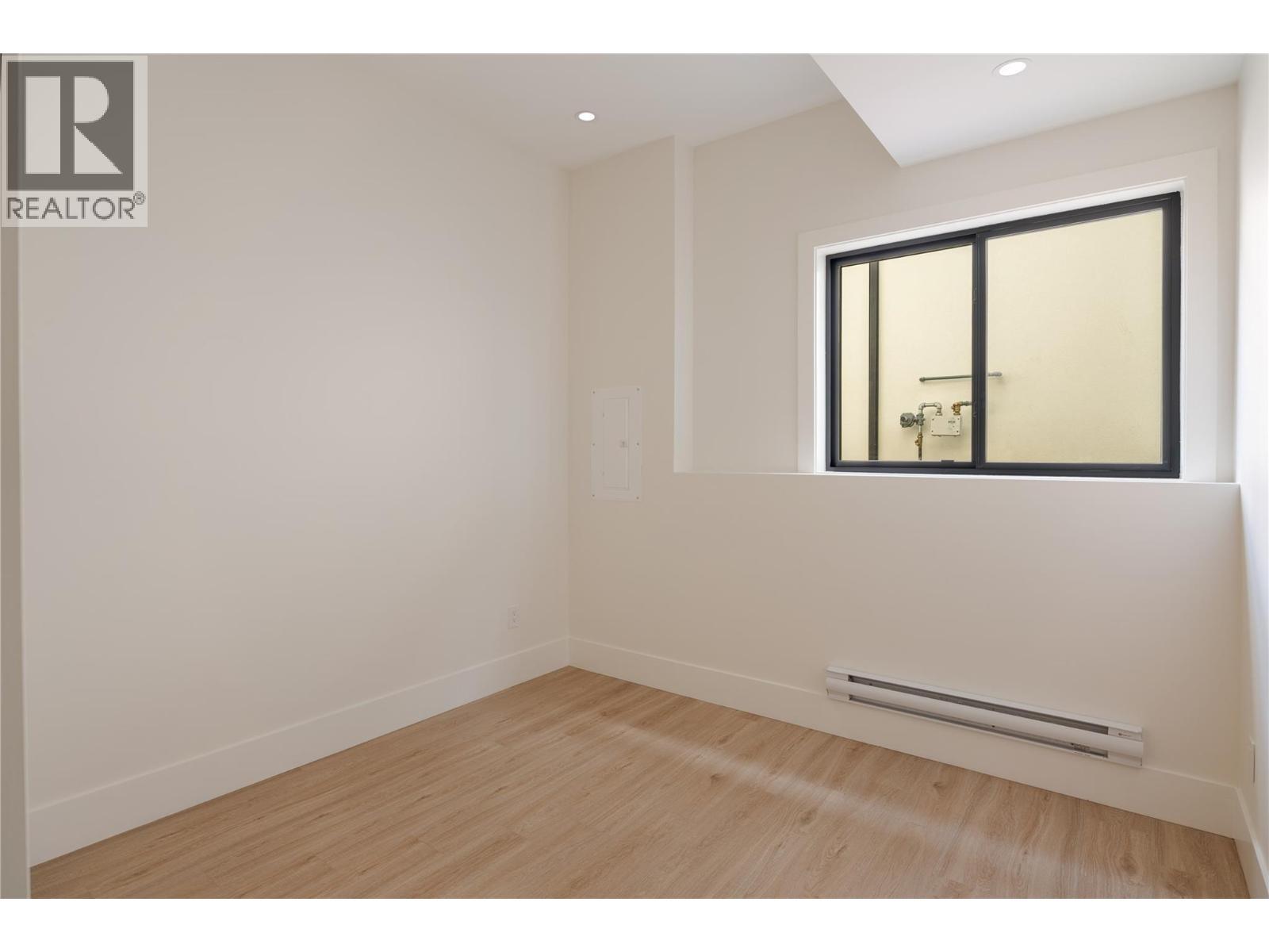 1016 Emslie Street, Kelowna, BC - Indoor Photo Showing Other Room