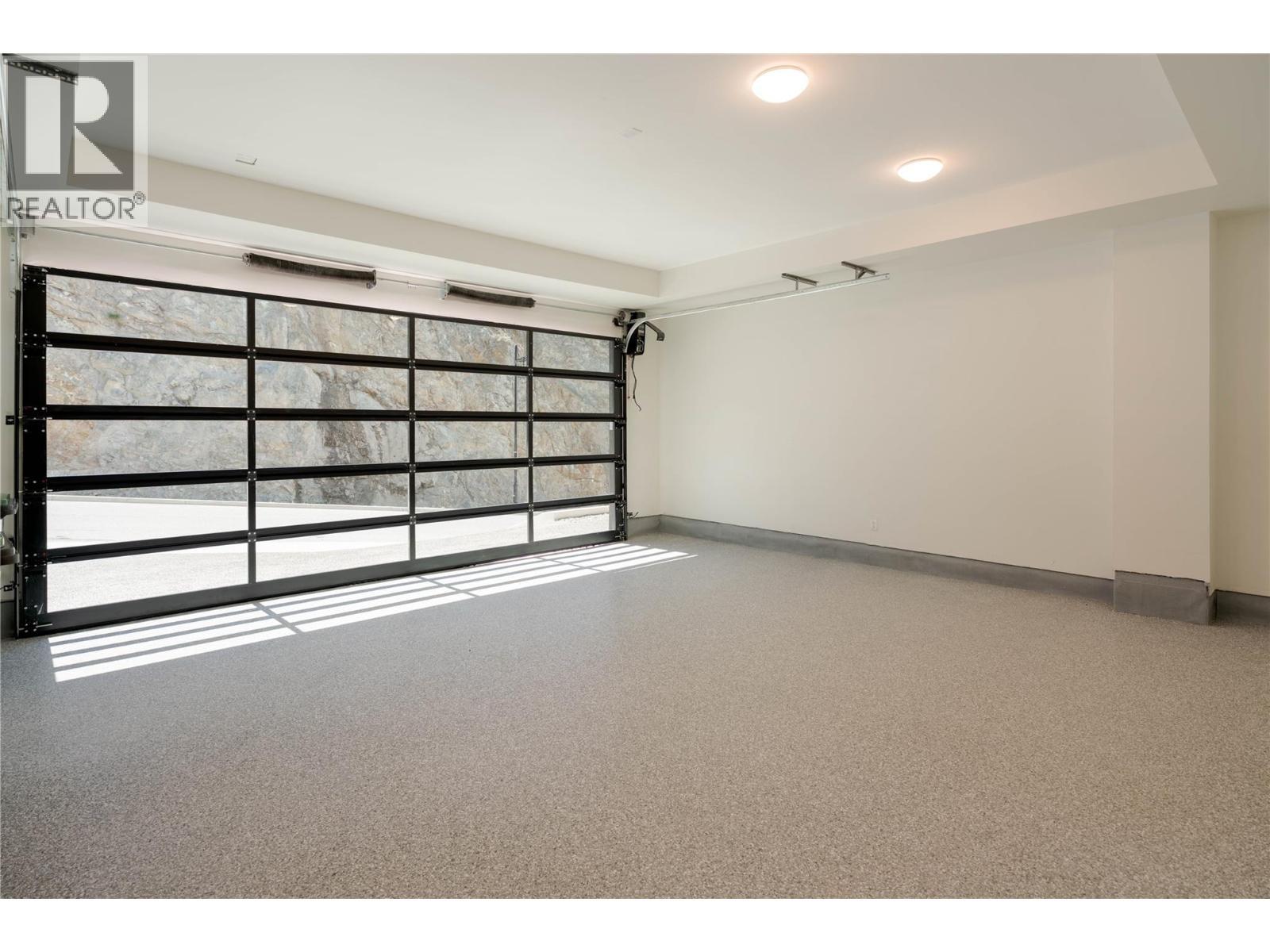 1016 Emslie Street, Kelowna, BC - Indoor Photo Showing Other Room