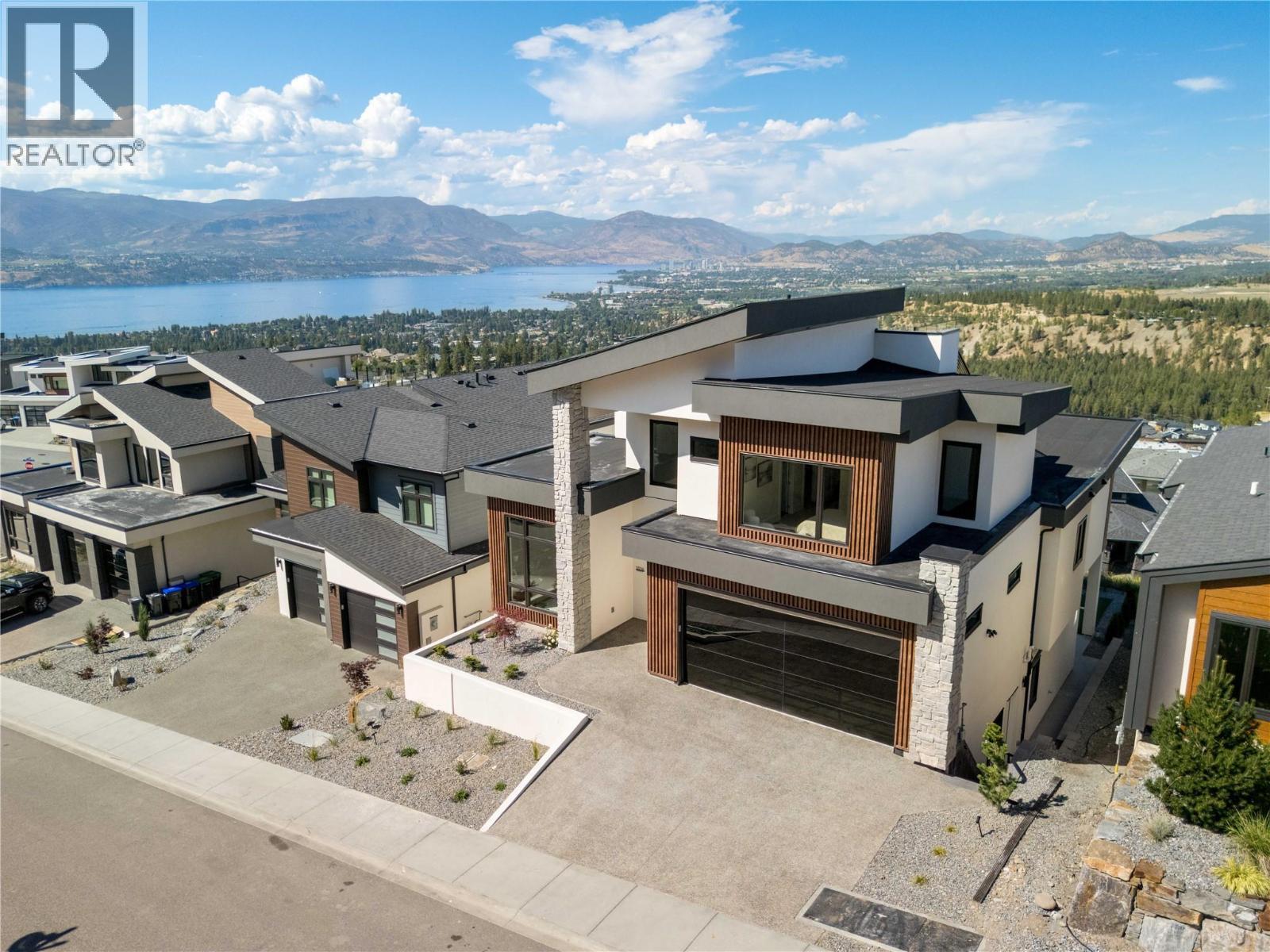 1016 Emslie Street, Kelowna, BC - Outdoor With Body Of Water