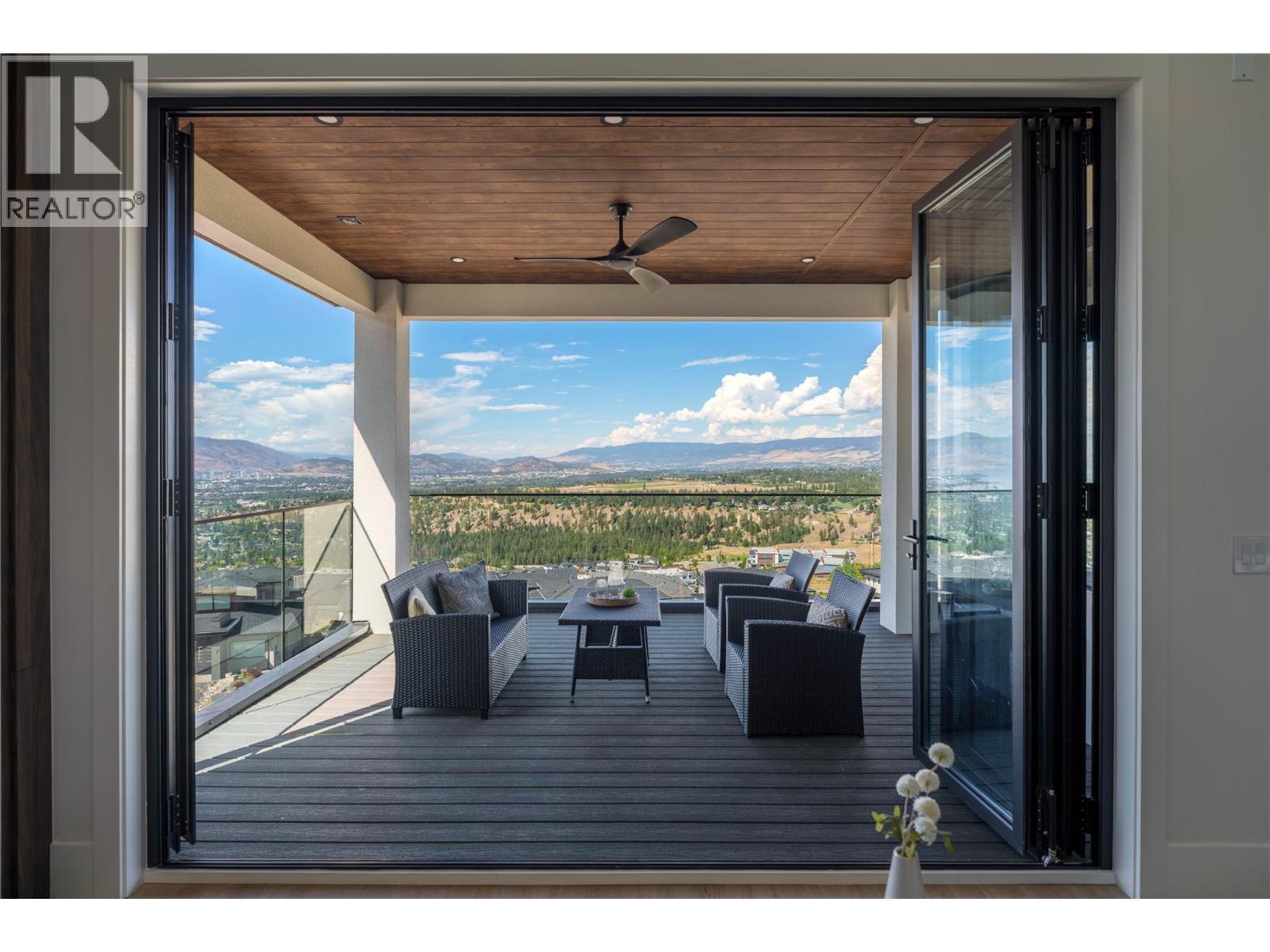1016 Emslie Street, Kelowna, BC - With Deck Patio Veranda With View With Exterior