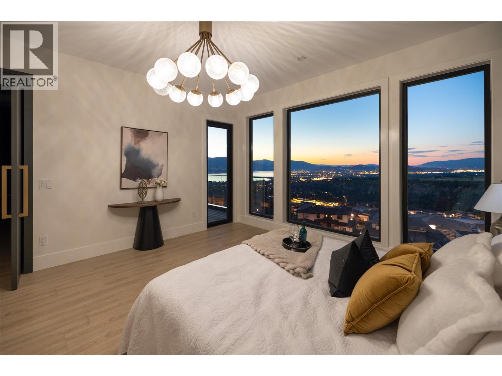 1016 Emslie Street, Kelowna, BC - Indoor Photo Showing Bedroom