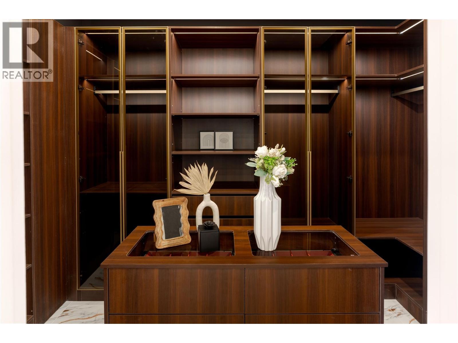 1016 Emslie Street, Kelowna, BC - Indoor Photo Showing Other Room